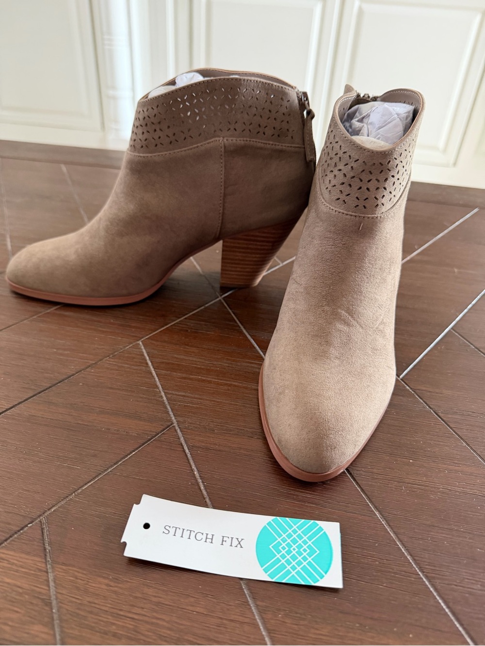 Violet & Red Jackson Laser Cut Taupe Heeled Booties Size 7.5